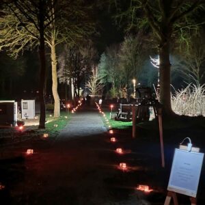 Lichtjesavond bij de begraafplaats in Borger